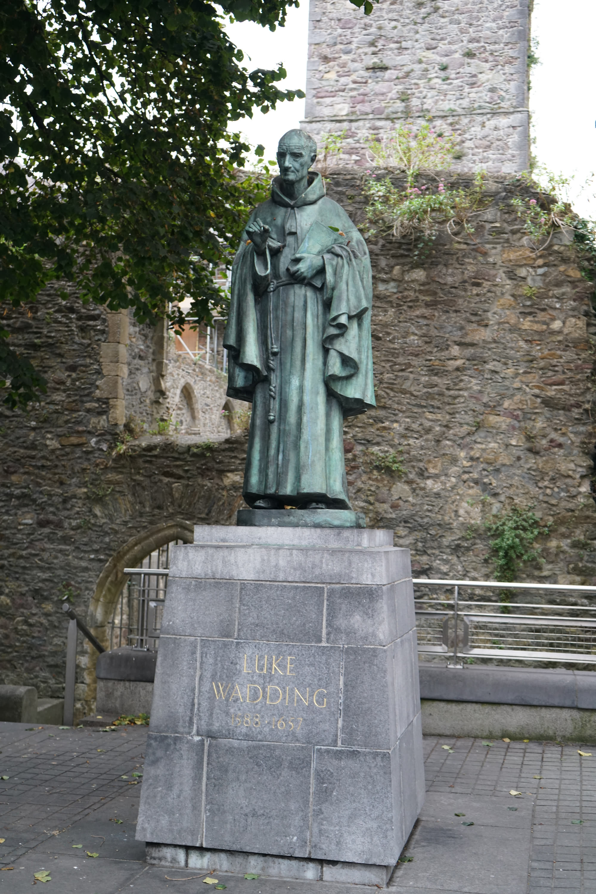 LUKE WADDING STATUE